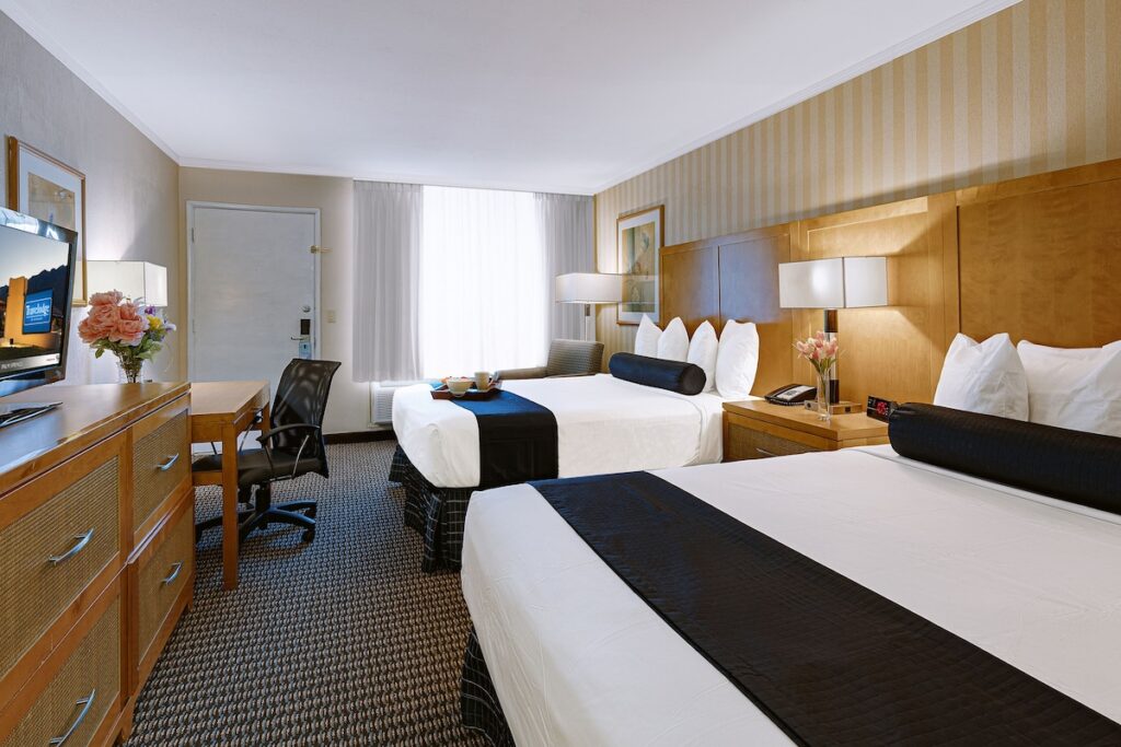 Travelodge by Wyndham Palm Springs - Image 2