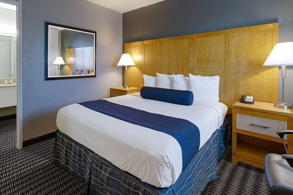 Travelodge by Wyndham Palm Springs - Image 1