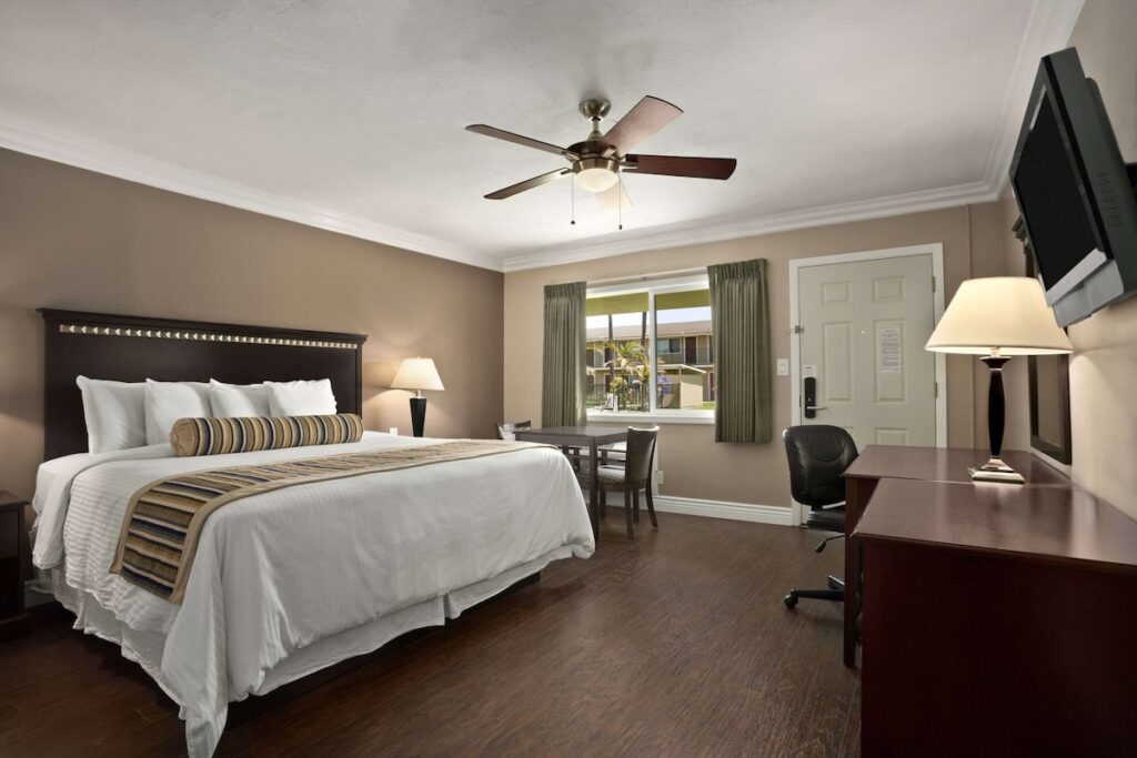 Travelodge by Wyndham Santa Maria - Image 3
