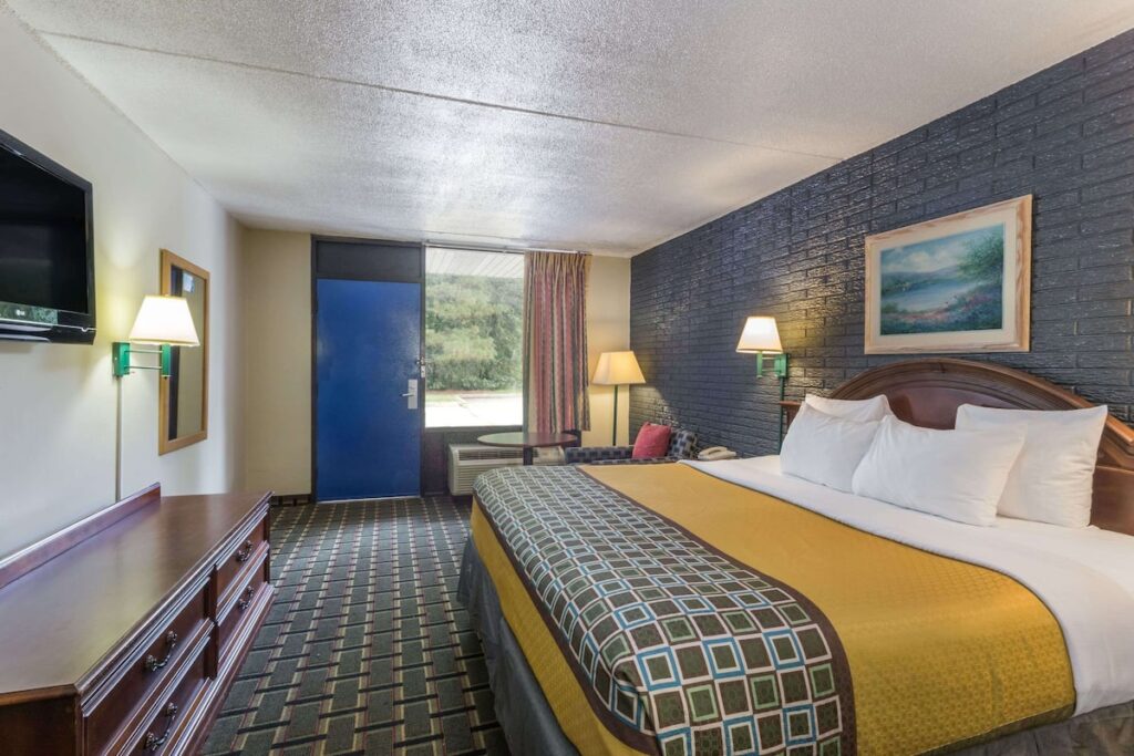 Travelodge by Wyndham Savannah Area/Richmond Hill - Image 4