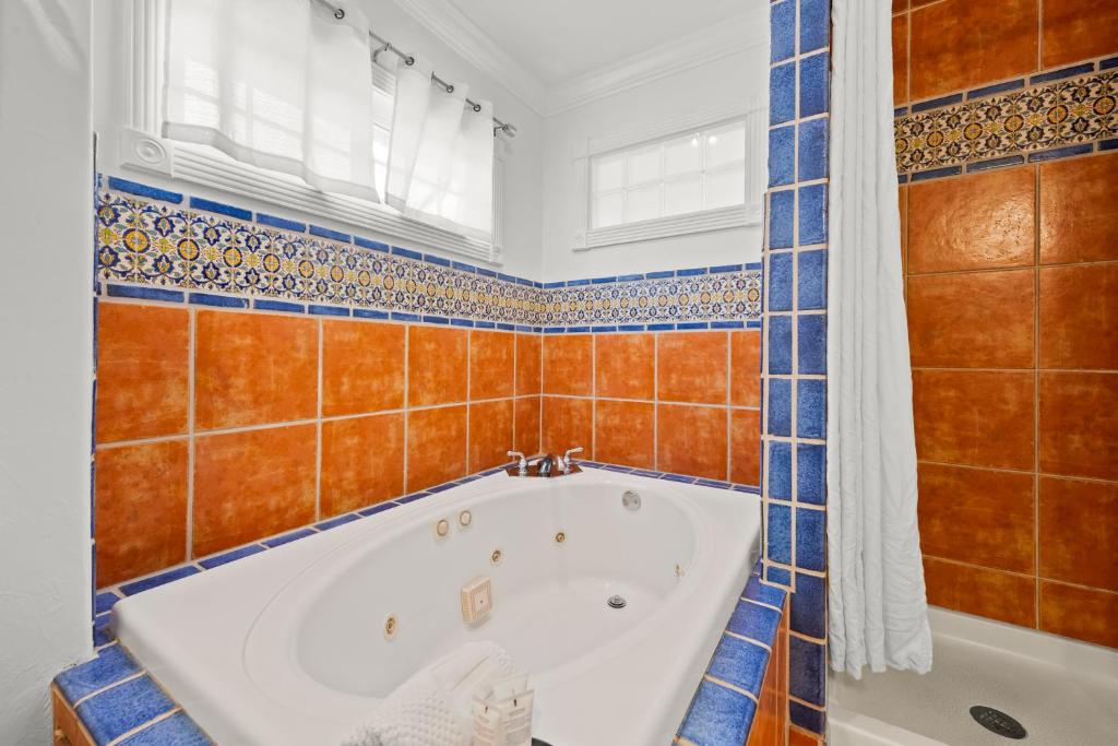 Tropic Isle at Anna Maria Island Inn - Image 1