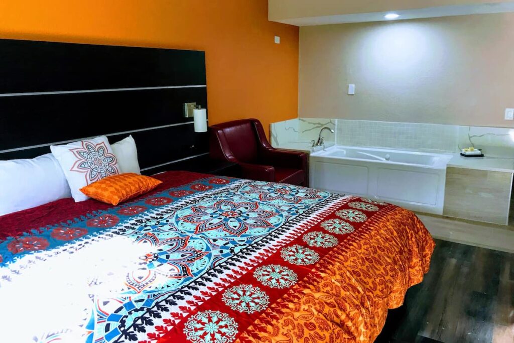 Tropical Inn & Suites - Image 4