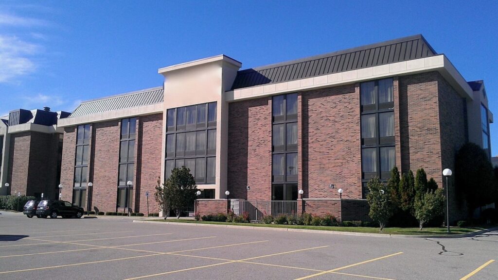 Troy Inn & Suites - Image 3