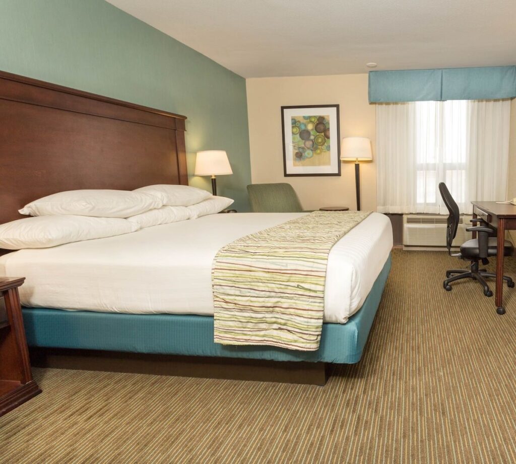 Troy Inn & Suites - Image 4