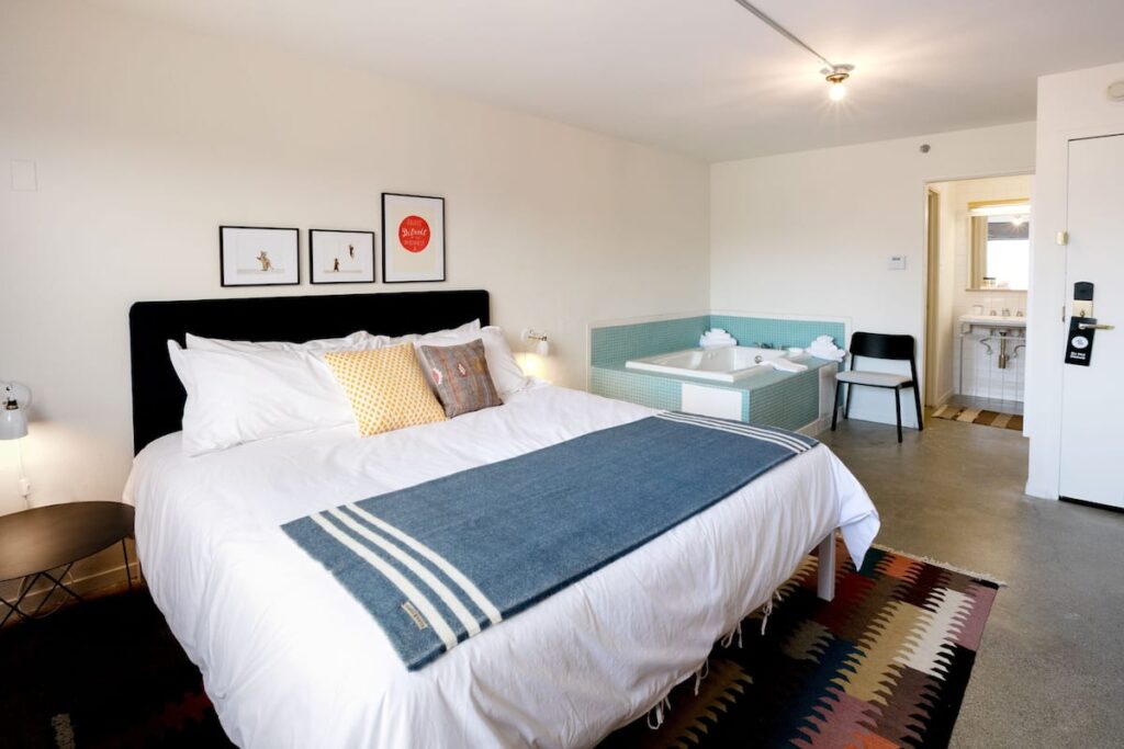 Trumbull and Porter Hotel - Image 4