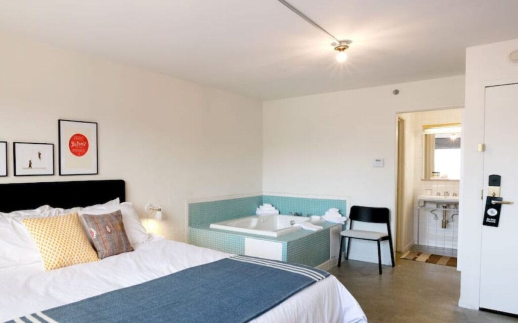 Trumbull and Porter Hotel - Image 1