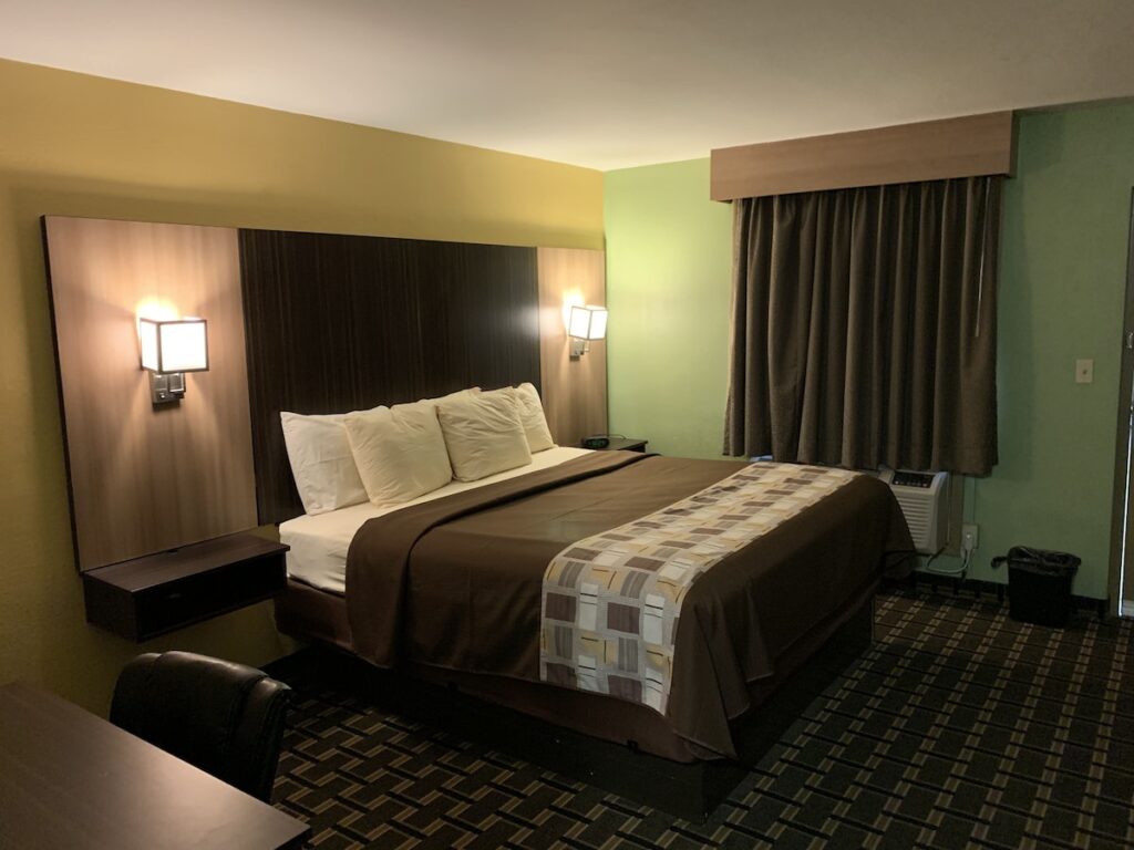 University Manor Inn - Image 3