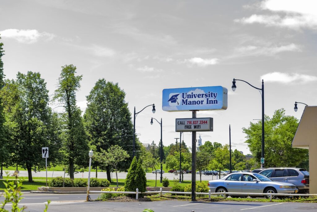 University Manor Inn - Image 2