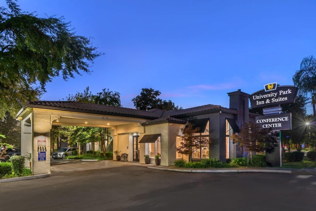 University Park Inn & Suites - Image 2