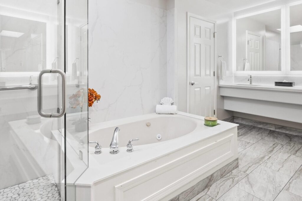 University Park Inn & Suites - Image 1