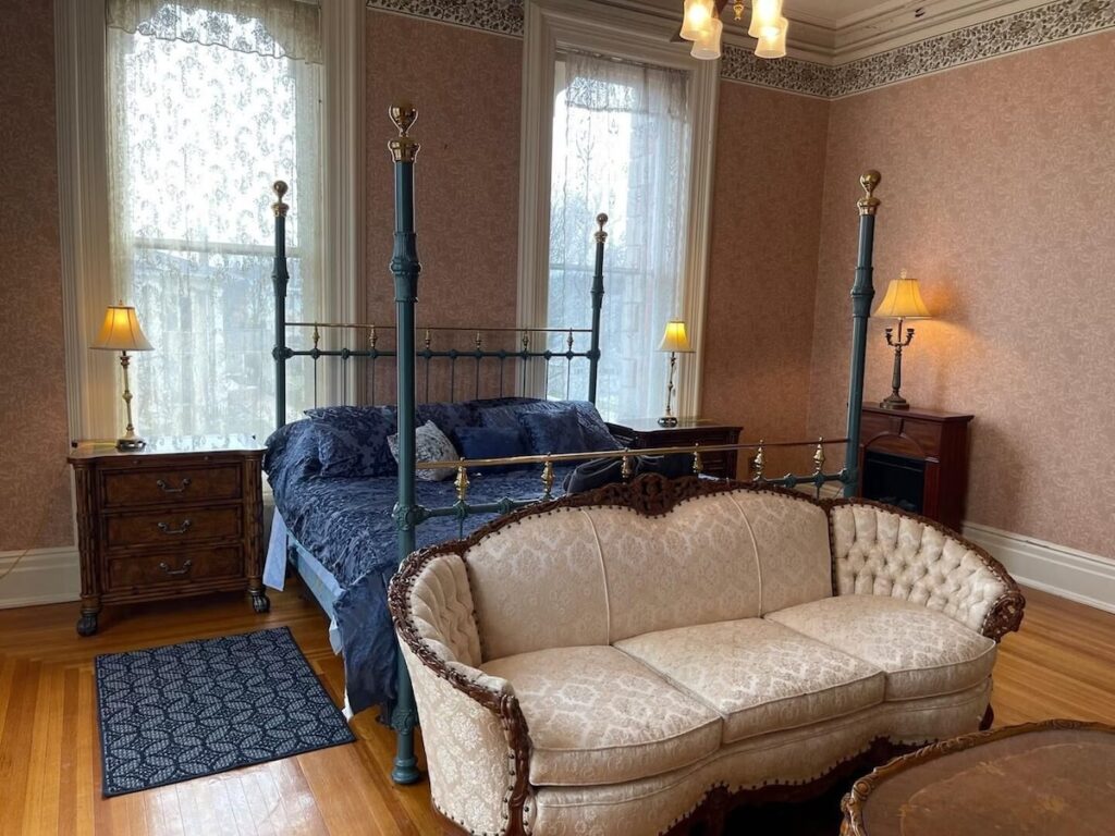 Upjohn House Inn - Image 1