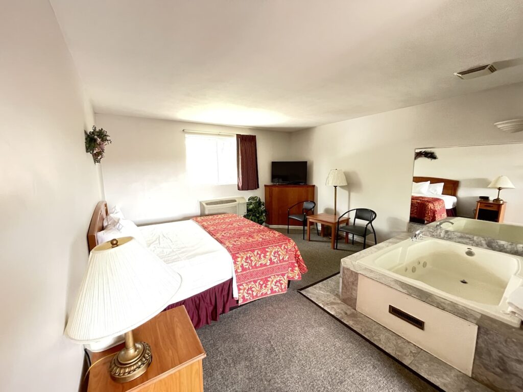 VIBE INN – WHIRLPOOL SUITES - Image 1