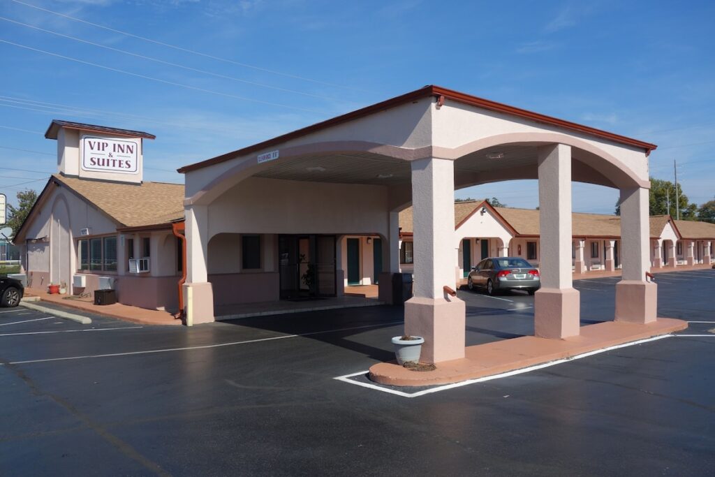 VIP Inn and Suites - Image 4