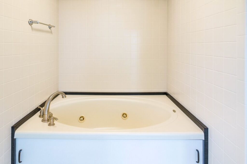 VIP Inn and Suites - Image 1