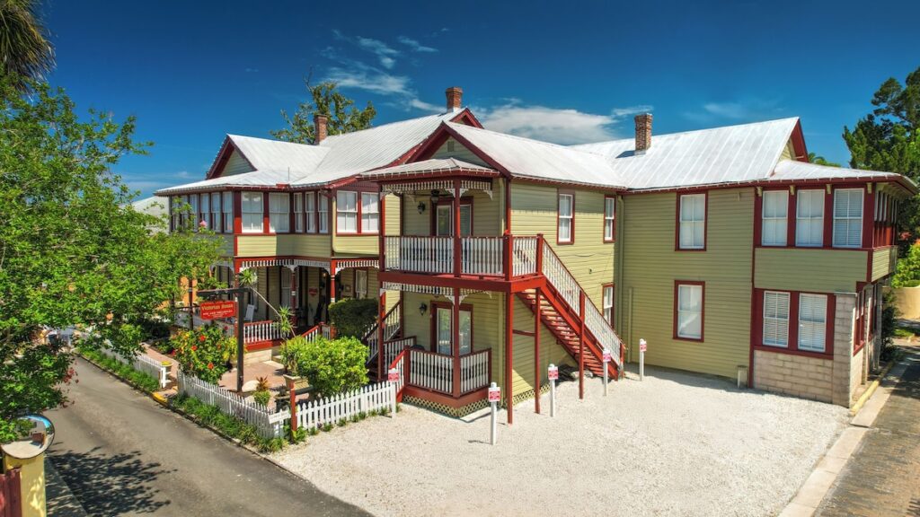 Victorian House Bed & Breakfast - Image 2