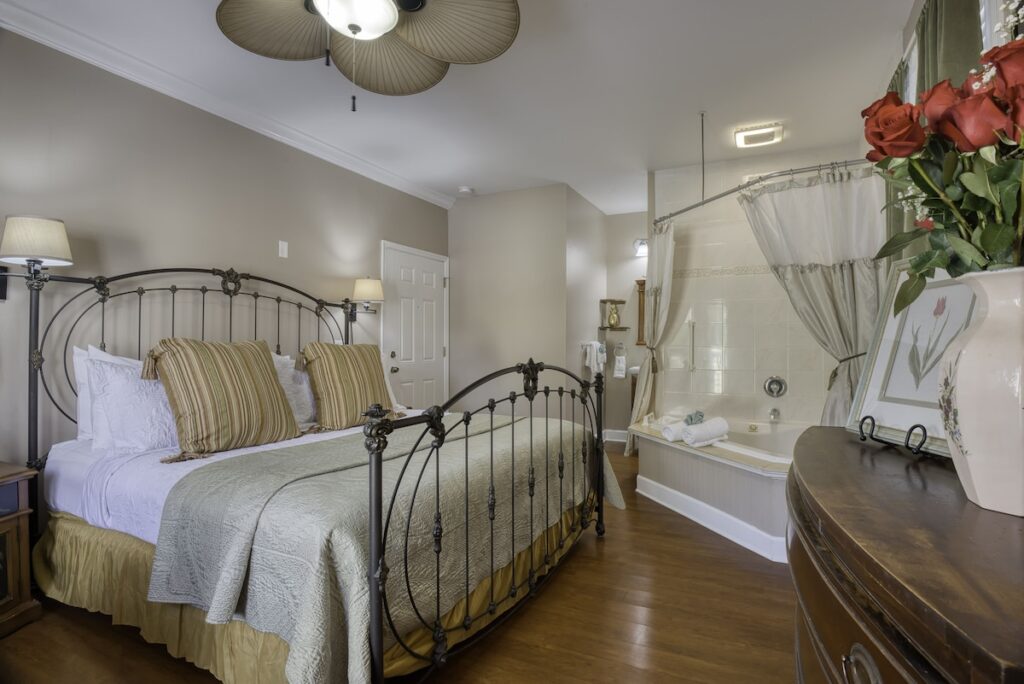 Victorian House Bed & Breakfast - Image 4