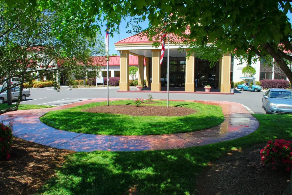 Village Inn Clemmons/Winston Salem, Trademark by Wyndham - Image 2