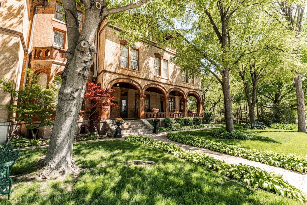 Vrooman Mansion B&B - Image 2