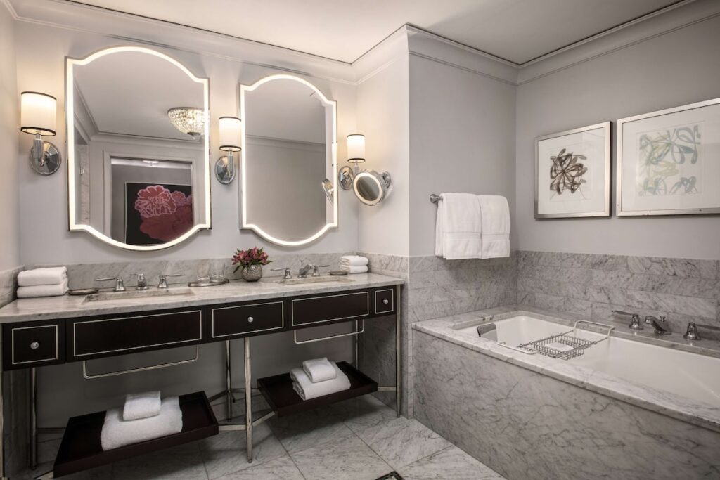 Waldorf Astoria Chicago - Image 1