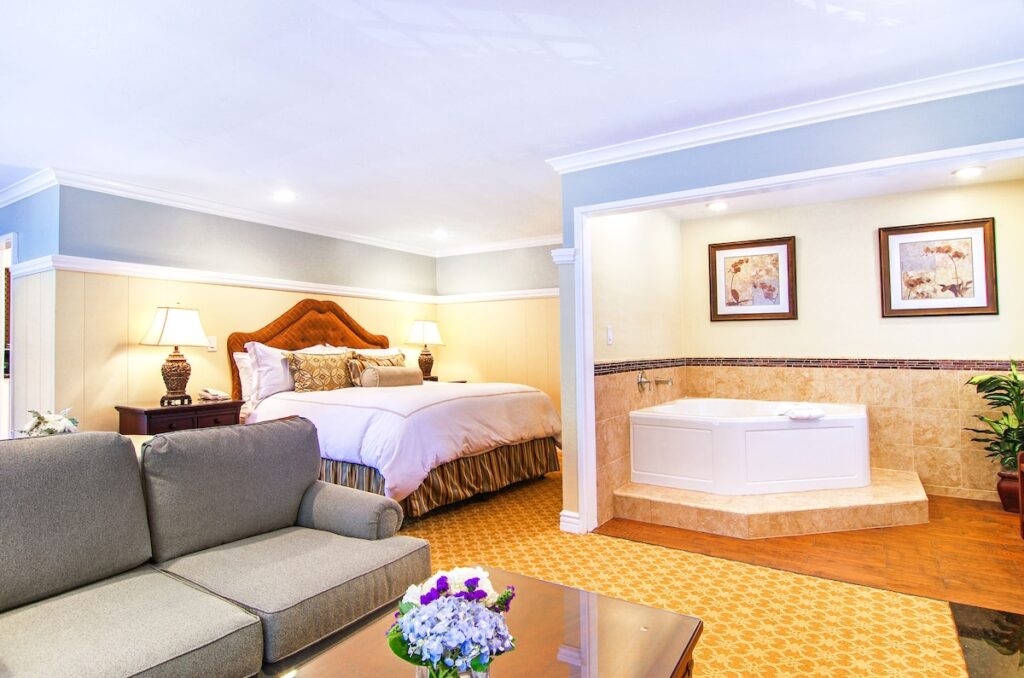 Wayside Inn - Image 1