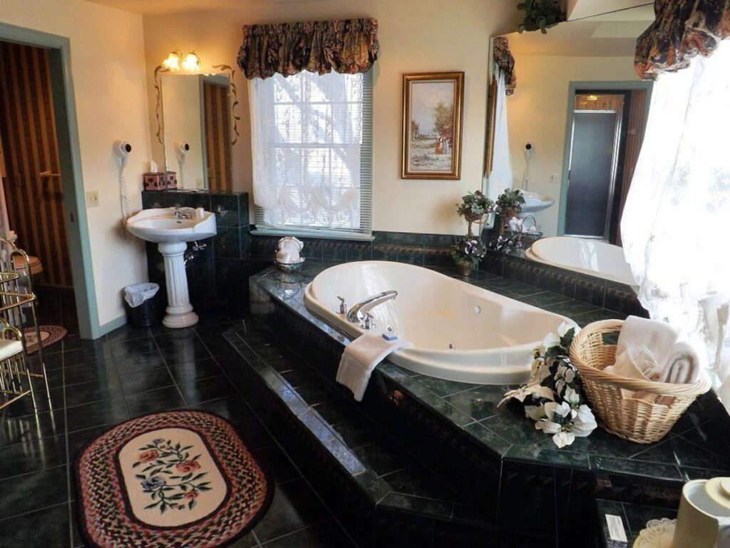 West Ridge Bed and Breakfast - Image 1