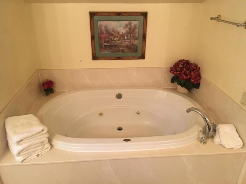 Whispering Pines Lodge - Image 1