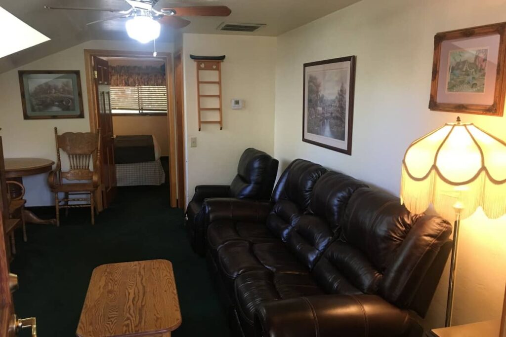 Whispering Pines Lodge - Image 4