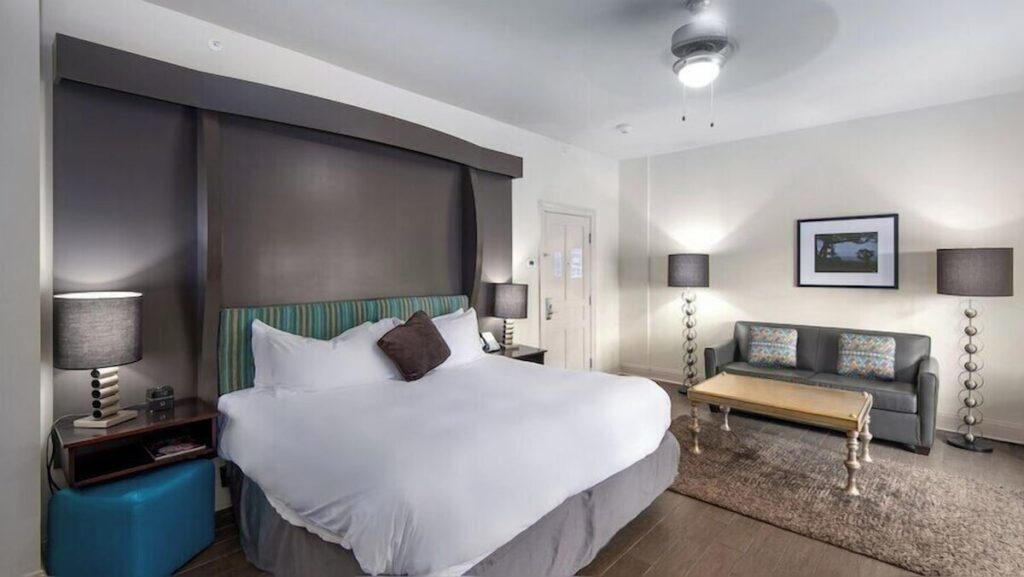 White House Hotel - Image 3