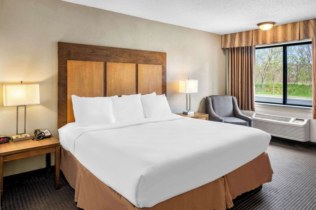 White Pines Inn & Suites - Image 3