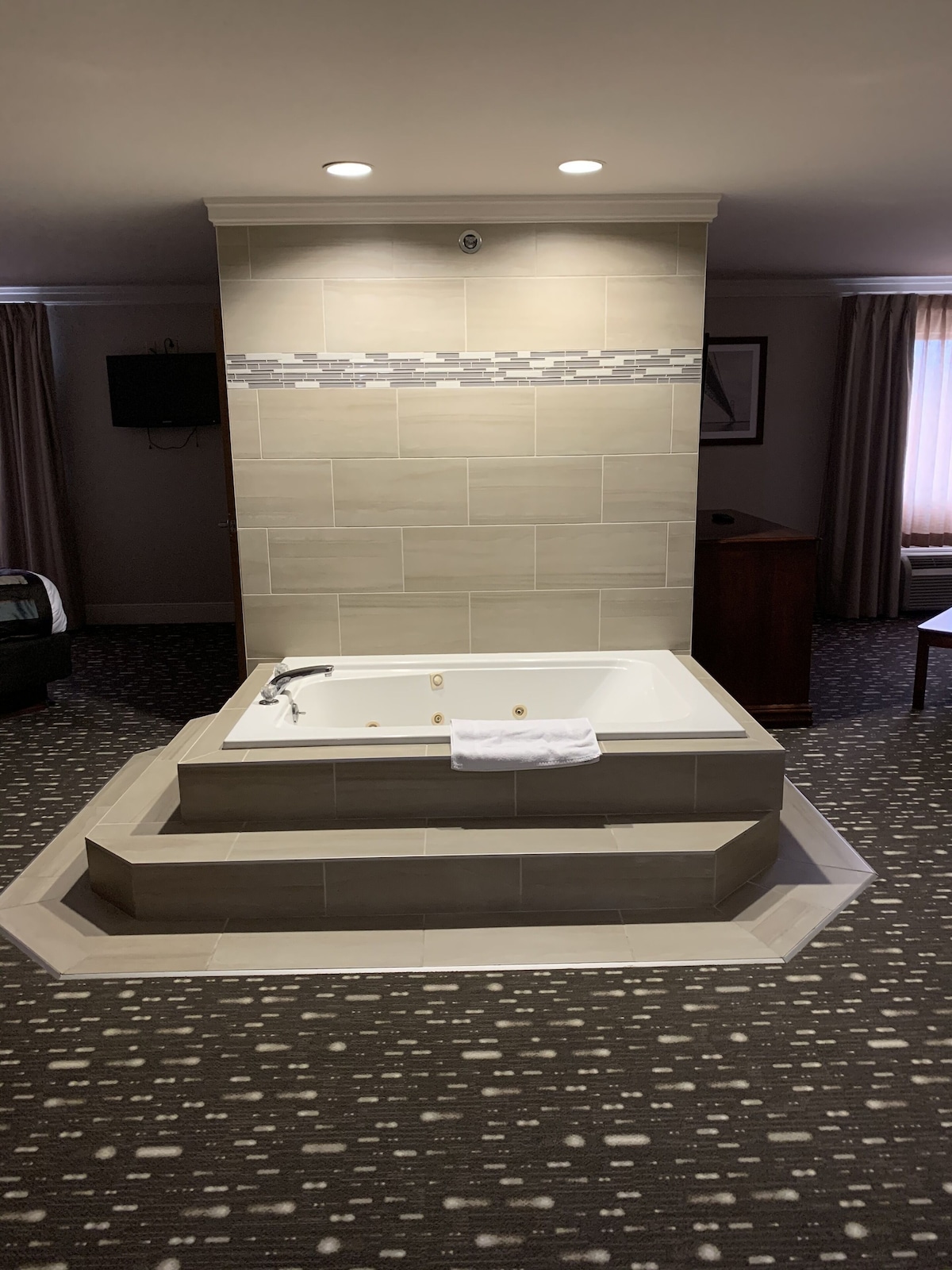 Wingate by Wyndham Brighton tub