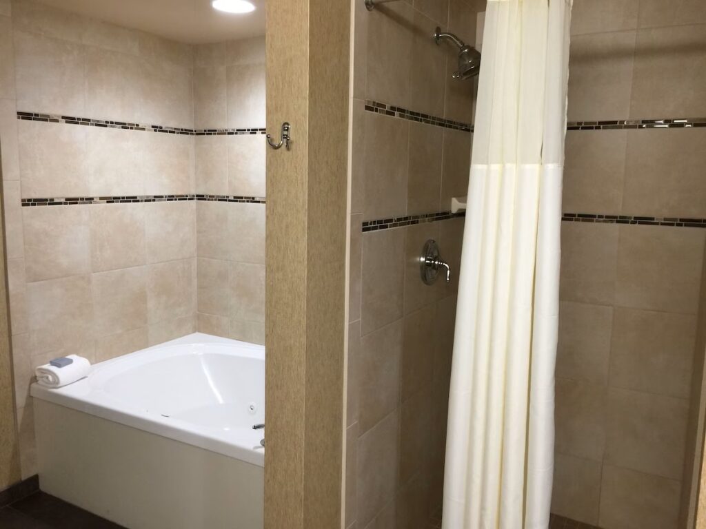 Wingate by Wyndham Little Rock - Image 1