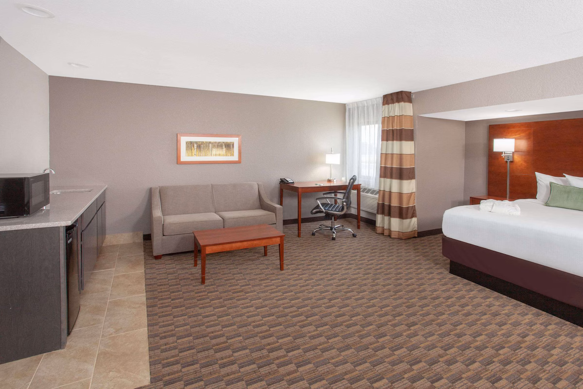 Wyndham Garden Fort Wayne - Image 3
