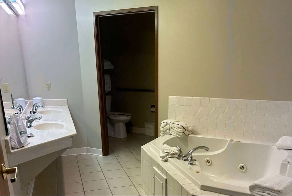 Wyndham Garden Madison Fitchburg - Image 3