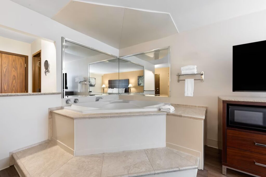 Wyndham Riverfront Little Rock - Image 1