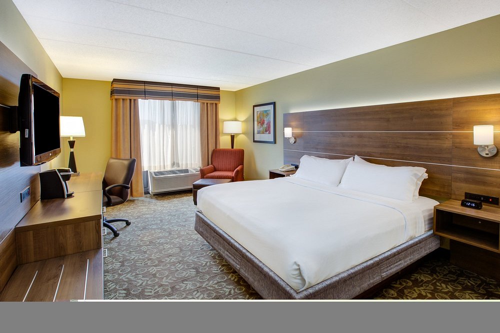 Holiday Inn Express & Suites Fort Wayne by IHG - Image 2